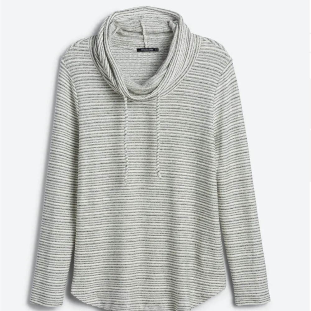 Long sleeved knit top